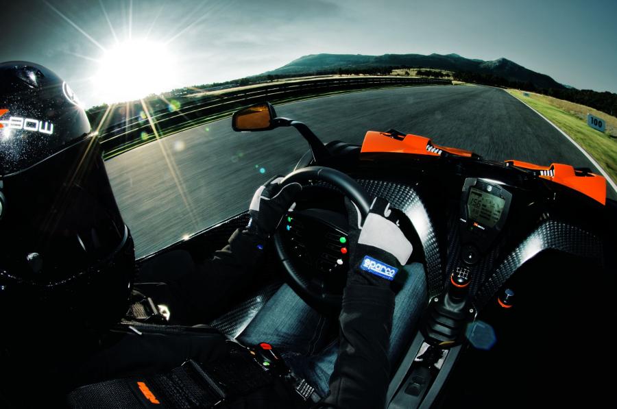 Интерьер KTM X-Bow 2009 года  (фото 3 из 26)